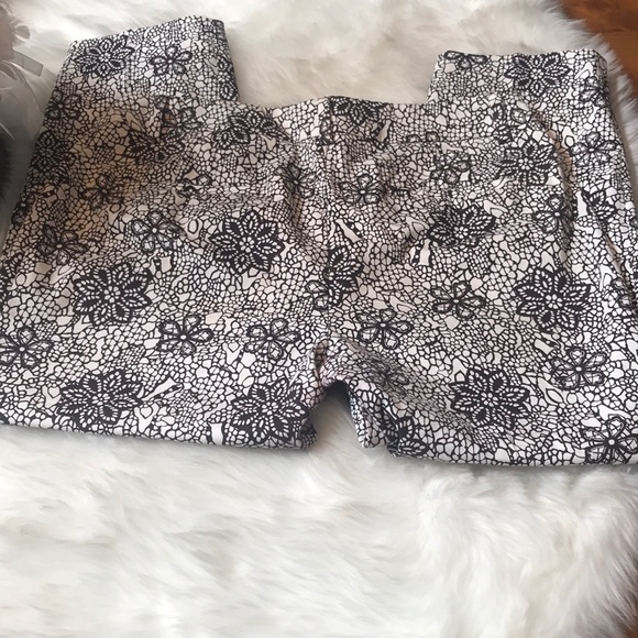 Cute Capri pants - Picture 3 of 4